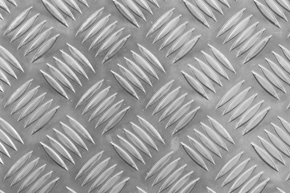 Chapa de aluminio con acabado damero antideslizante