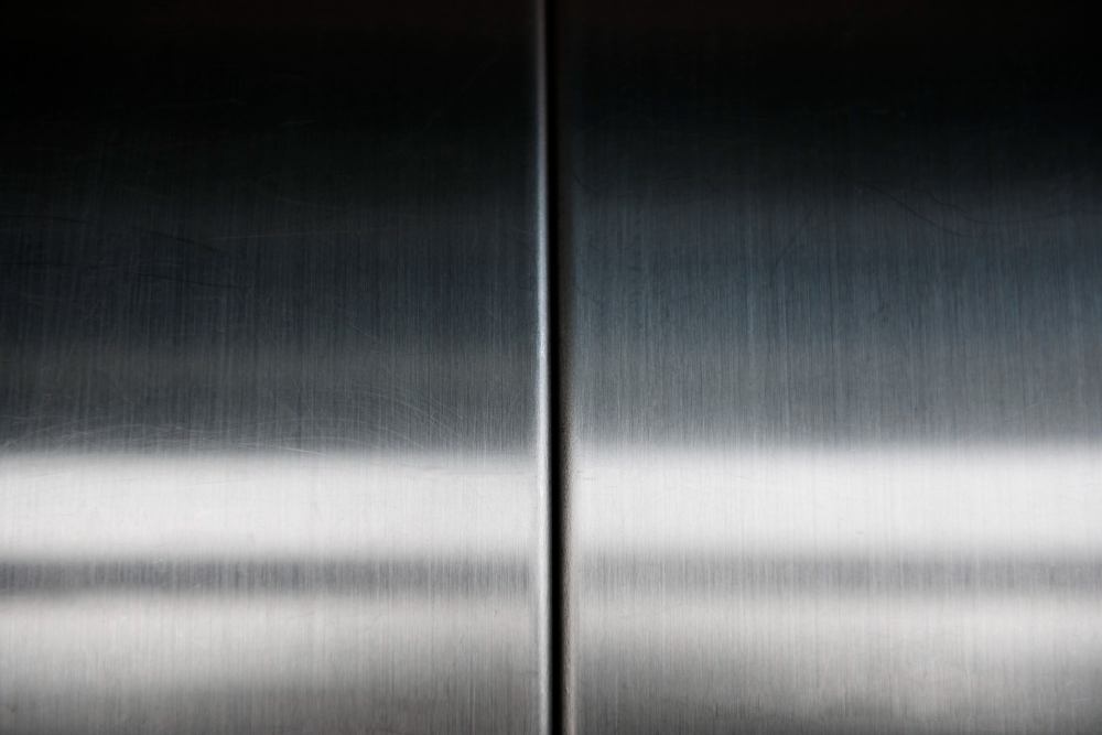 Plancha de acero inoxidable con acabado satinado